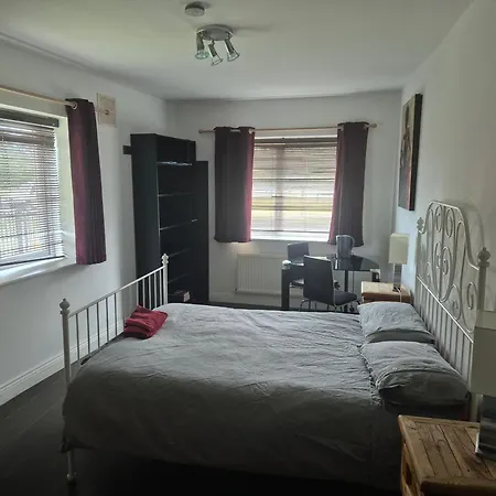 Habitación en casa particular Comfortable Doubleroom Beside Tramline Citywest